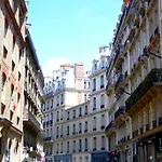 Palais Royal Paris, Rue D'argenteuil Vii