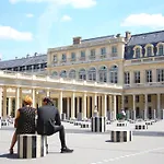 Apartment Palais Royal Paris, Rue D'argenteuil Vii Paris