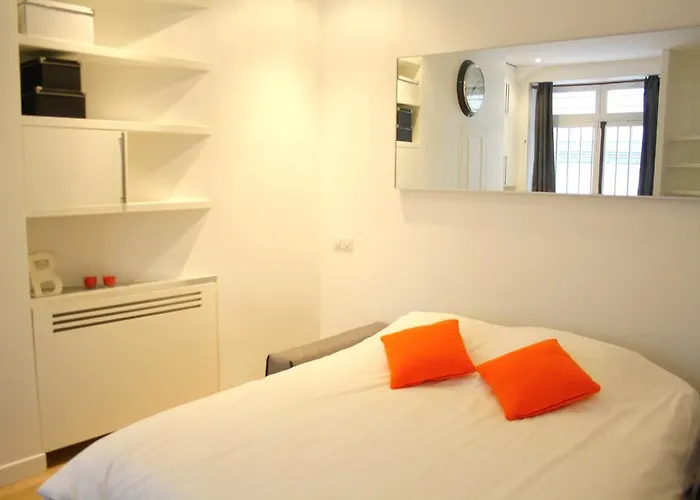 Palais Royal Paris, Rue D'argenteuil Vii